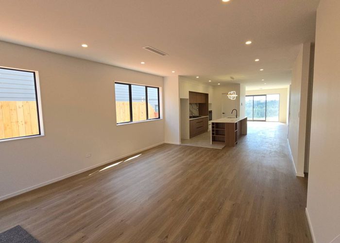  at 14 Grand Ridge Avenue, Flat Bush, Manukau City, Auckland