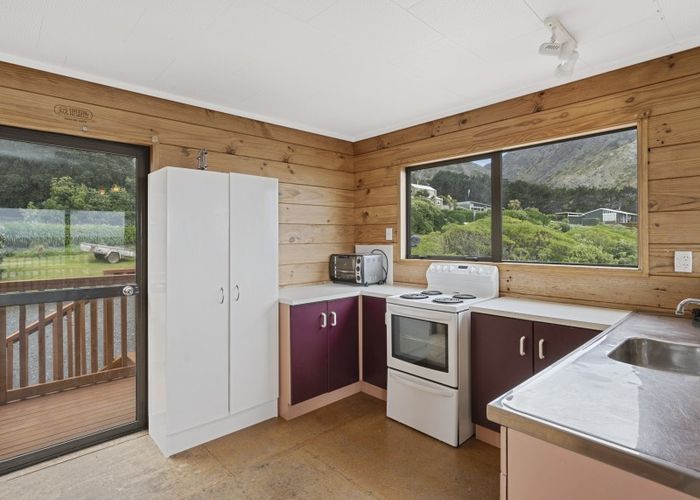 at 10 Ben Avon Grove, Cape Palliser