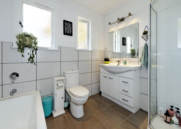  at 8 Glen Road, Ranui, Auckland