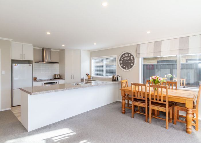  at 8 Chalfont Road, Silverstream, Upper Hutt