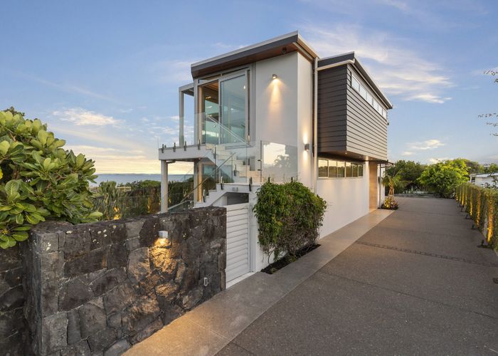  at 39 Beechwood Road, Rothesay Bay, North Shore City, Auckland