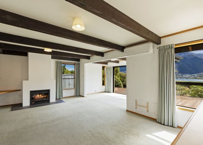  at 16 Oregon Drive, Kelvin Heights, Queenstown