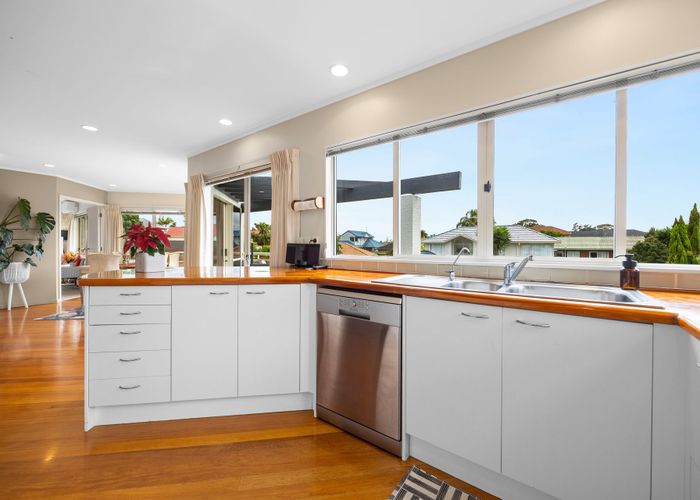  at 6 Harbour Lights Close, West Harbour, Waitakere City, Auckland