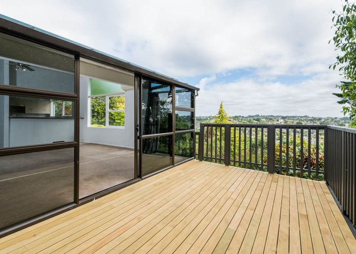  at 2/43 Arran Road, Browns Bay, North Shore City, Auckland