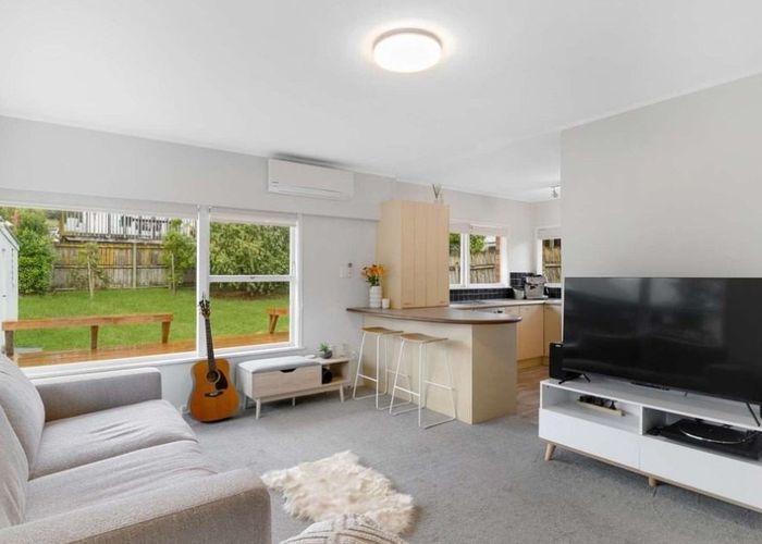  at 2/8 Wykeham Pl, Glenfield, North Shore City