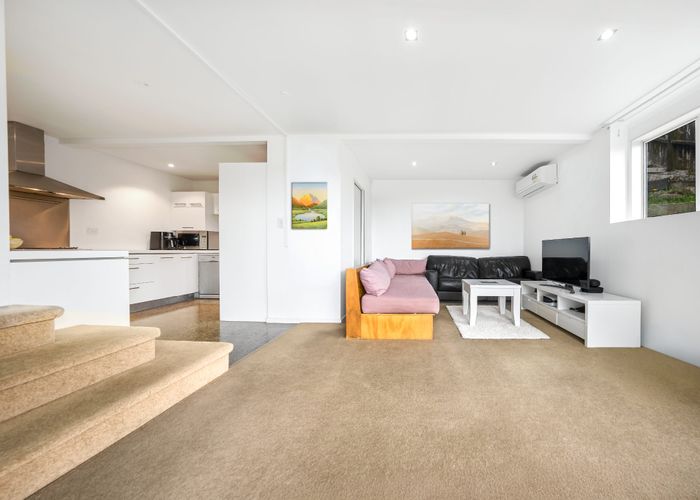  at 1A Highgrove Lane, Totara Vale, North Shore City, Auckland