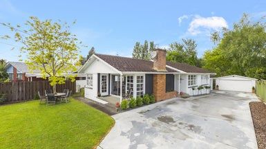  at 6 Burwood Place, Silverdale, Hamilton