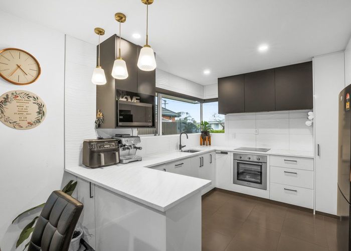 at 3 Farquhars Road, Redwood, Christchurch
