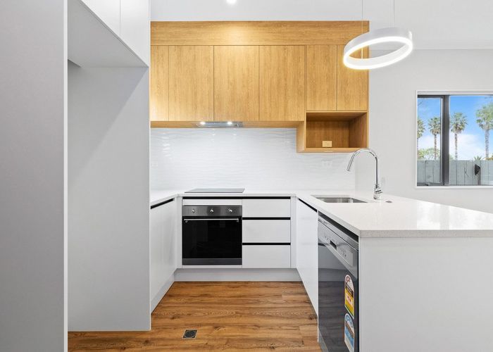  at 4/66 Swanson Road, Henderson, Waitakere City, Auckland