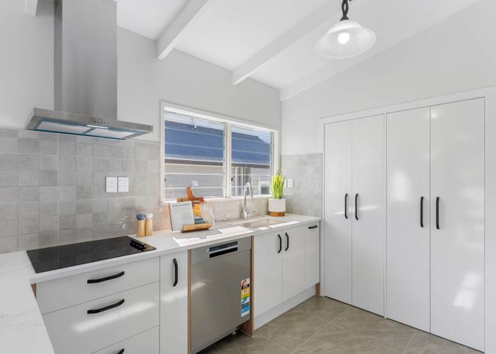  at 292 Beach Road, Campbells Bay, North Shore City, Auckland
