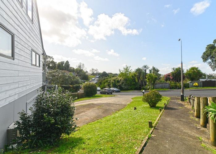  at 11A Noeleen Street, Glenfield, Auckland