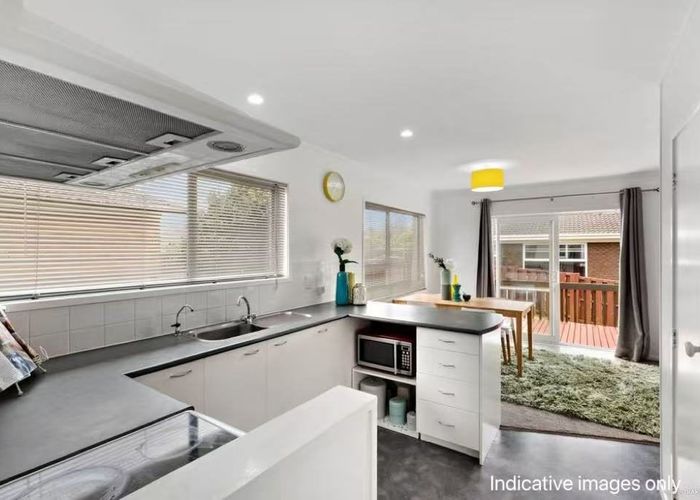  at 1/31 Borrowdace Avenue, Botany Downs, Manukau City, Auckland