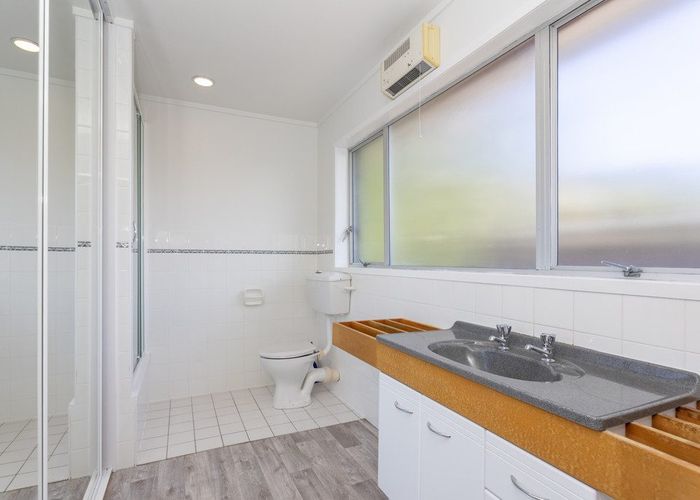 at 36 Stapleford Cres, Browns Bay, North Shore City, Auckland