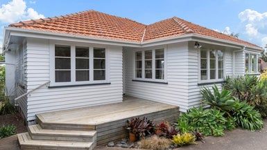  at 13 Cliff View Drive, Green Bay, Auckland