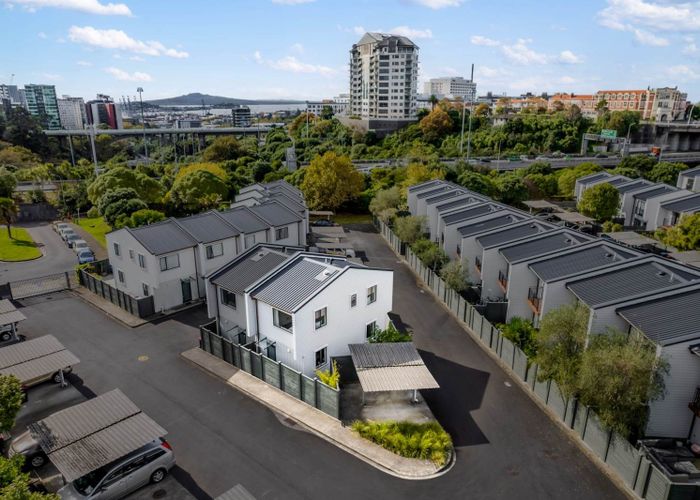  at 30/3 Burton Street, Grafton, Auckland