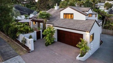  at 9 Nottingham Place, Northcross, Auckland