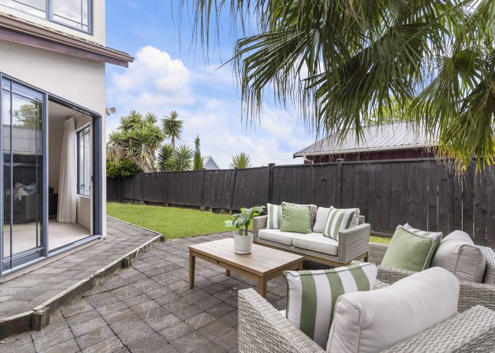  at 2/24A Dallinghoe Crescent, Milford, Auckland