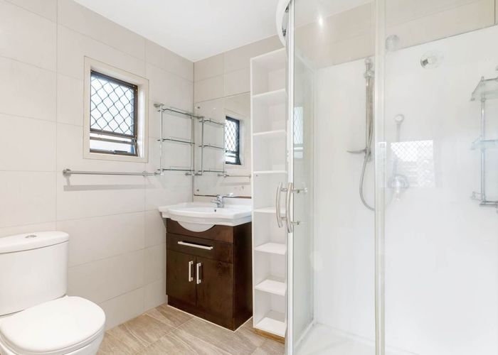  at 32 Aviemore Drive, Highland Park, Manukau City, Auckland