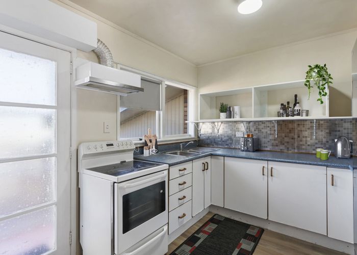  at 2/9 Sudan Avenue, Milford, North Shore City, Auckland