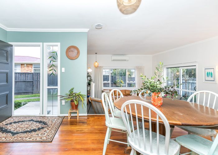  at 8 Pryce Place, Silverdale, Hamilton