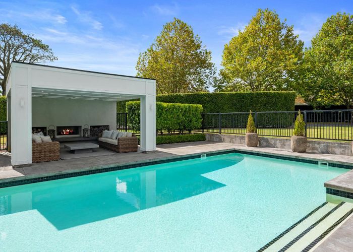  at 290 Glenmore Road, Albany