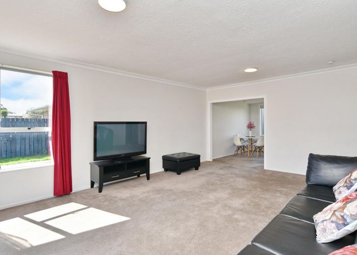  at 2/11 Tuckers Road, Redwood, Christchurch