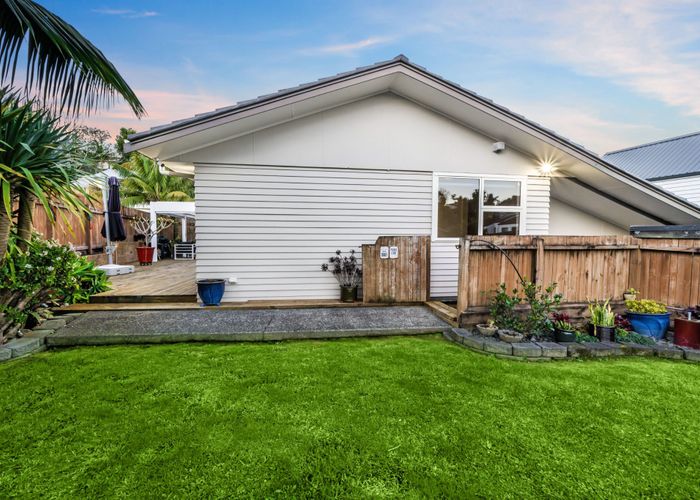  at 25 Sequoia Place, Sunnynook, Auckland