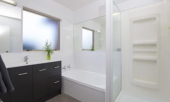  at 2 Jan Higgins Place, Golflands, Manukau City, Auckland