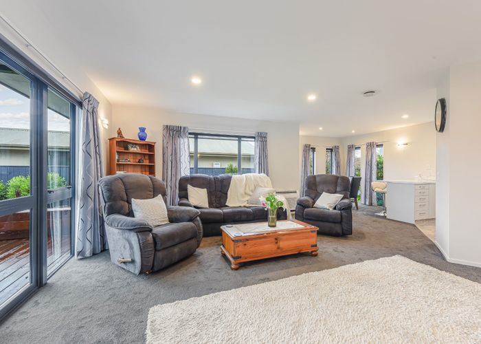  at 7 Maple Crescent, Richmond