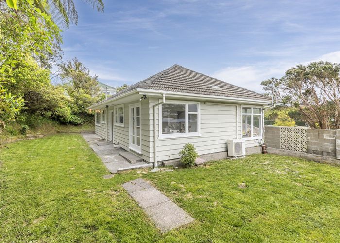  at 7 Miles Crescent, Newlands, Wellington