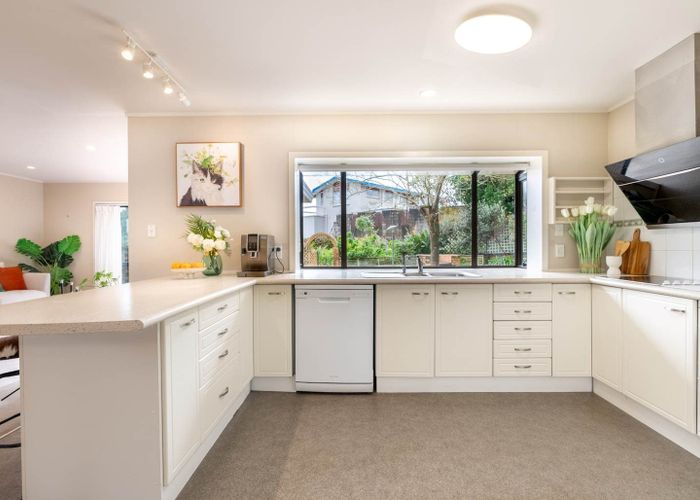  at 16 Trevone Pl, Forrest Hill, North Shore City, Auckland