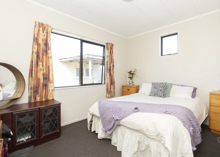  at 25B Ross Crescent, Fairfield, Hamilton