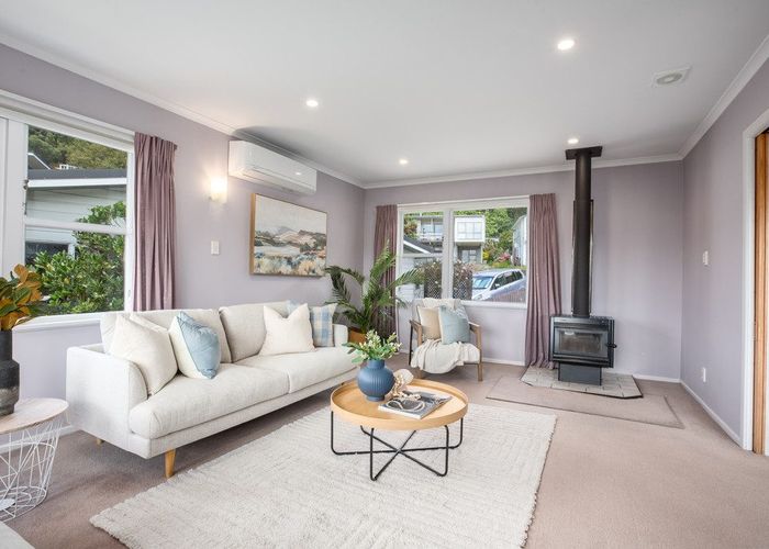  at 17 Southern Cross Crescent, Island Bay, Wellington, Wellington