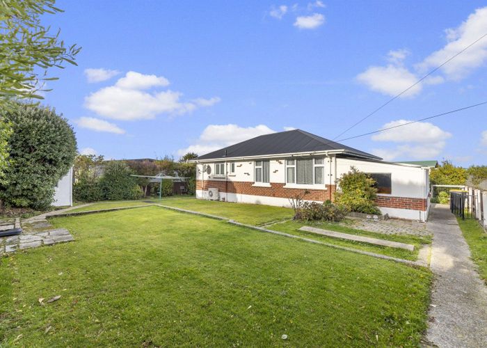  at 9 Winston Place, Kew, Dunedin, Otago