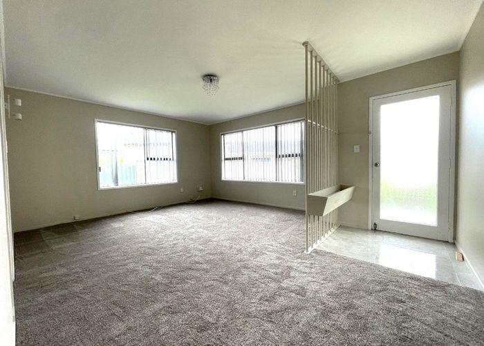  at 2/6 Papatahi Place, Henderson, Waitakere City, Auckland