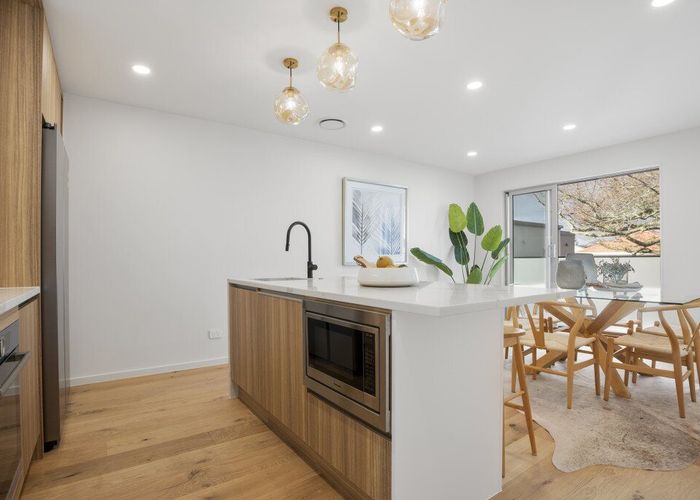  at 12/1358 Doninion Road, Mount Roskill, Auckland City, Auckland