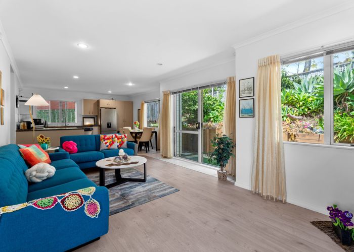  at 2/1A Hamilton Place, Glenfield, North Shore City, Auckland