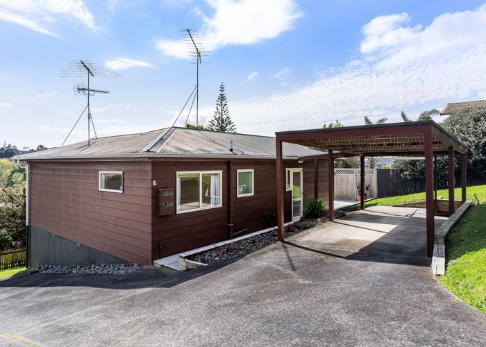  at 2/375 Wairau Road, Totara Vale, North Shore City, Auckland