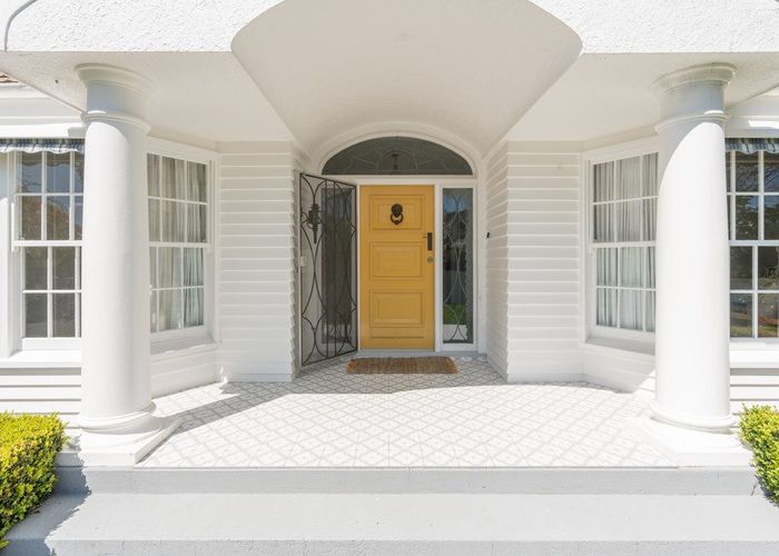  at 10 Woodstock Road, Fairfield, Hamilton