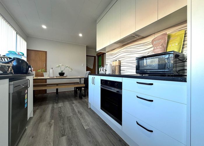  at 5 Fairlight Place, Manurewa, Manukau City, Auckland