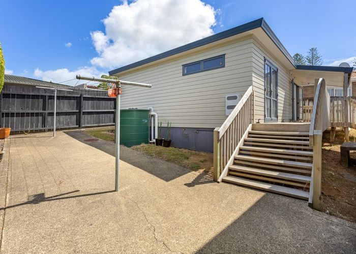  at 15a Sarona Avenue, Glen Eden, Waitakere City, Auckland