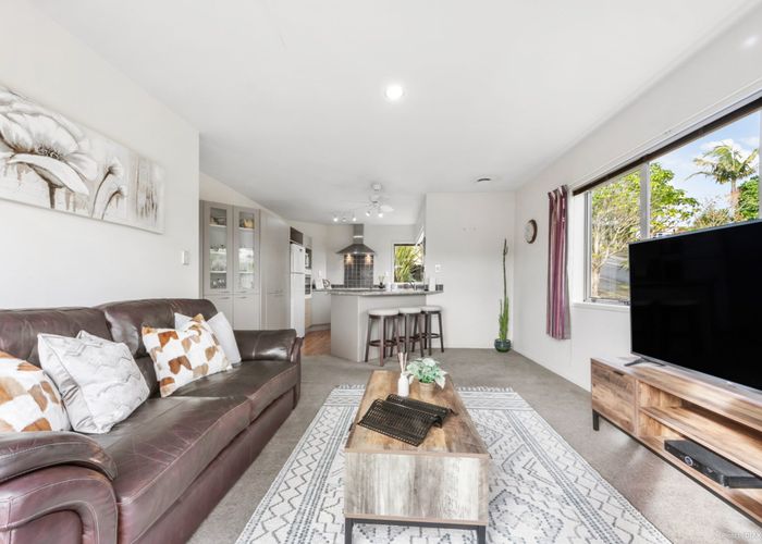  at 5 Frenz Drive, Titirangi, Auckland
