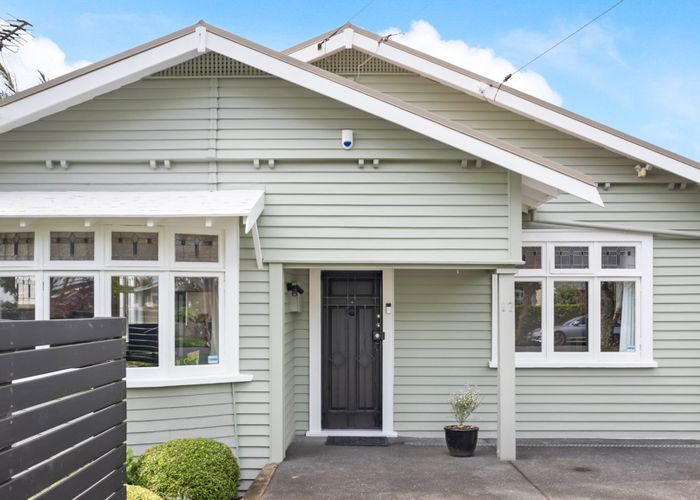  at 17 Warwick Avenue, Westmere, Auckland