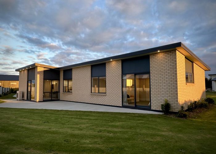  at 8 Chatham Rise, Seaward Bush, Invercargill