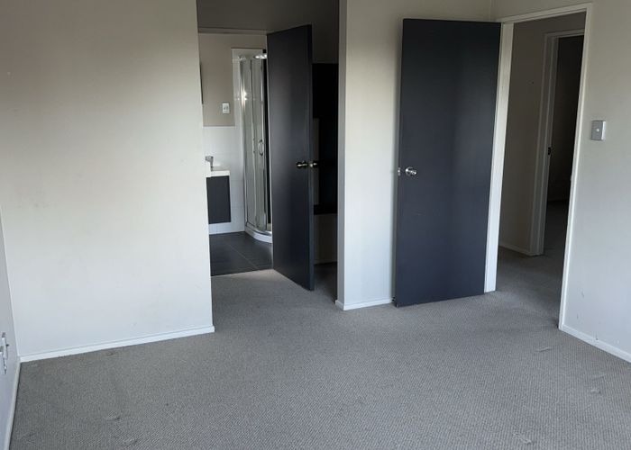  at 27 Riverglade Parkway, Te Atatu South, Waitakere City, Auckland