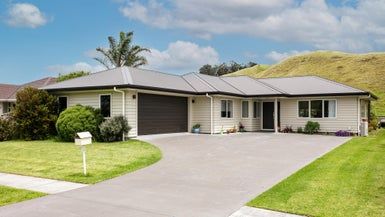  at 100 Hamilton Drive, Wainui, Gisborne