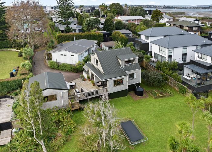  at 2/305 West Tamaki Road, Wai O Taiki Bay, Auckland