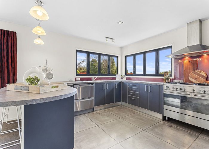  at 122 Surrey Hill Road, Oakura, New Plymouth, Taranaki