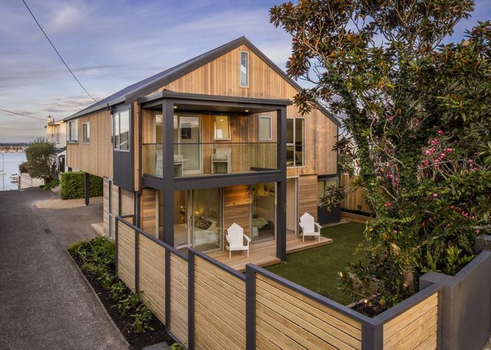  at 2/43 Princes Street, Northcote Point, Auckland