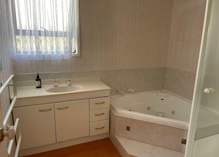  at 17 Waller Avenue, Bucklands Beach, Manukau City, Auckland